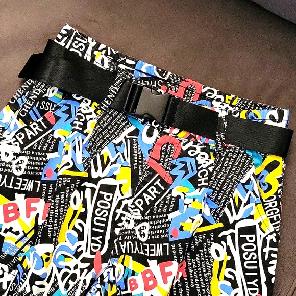 Graffiti jogger pants w/ belt - Picture 4 of 9